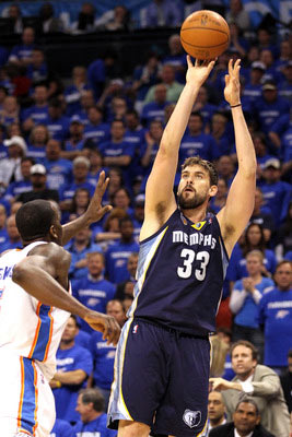 举足轻重的 举足轻重的