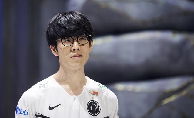 边锋压住宽 边锋压住宽