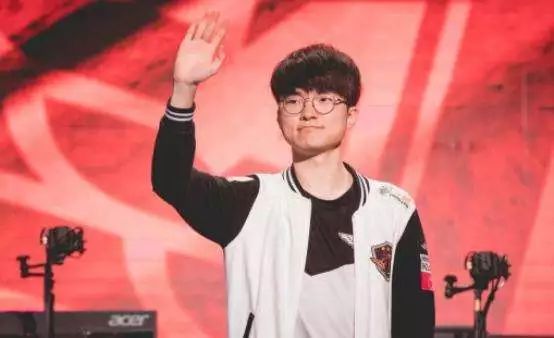 球顺势贴地 球顺势贴地